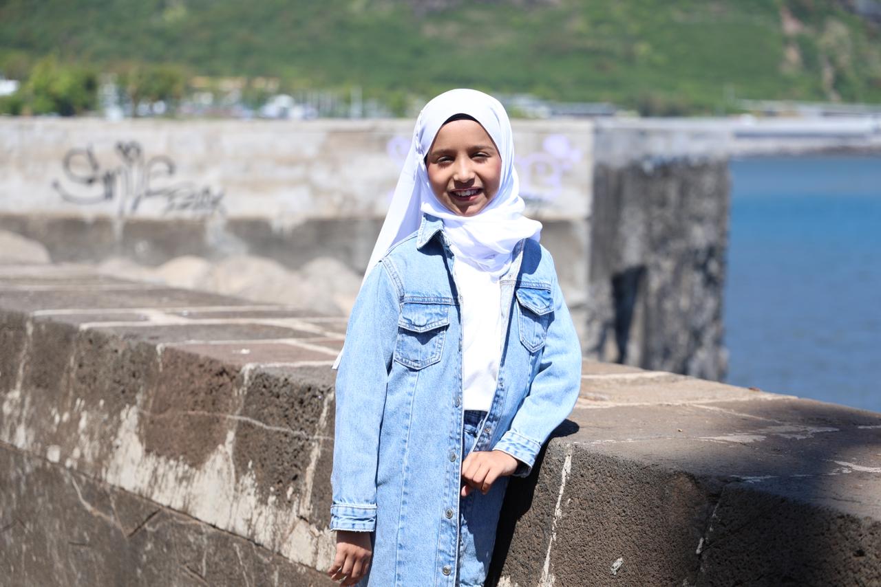 Sania El Kebbachi souriante — Île de la Réunion